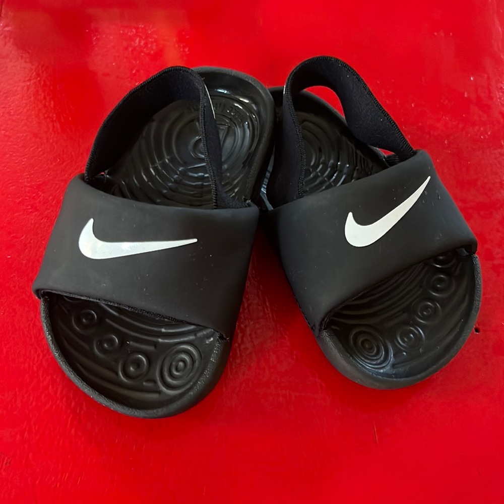 NIKE Toddler Slides size 4c